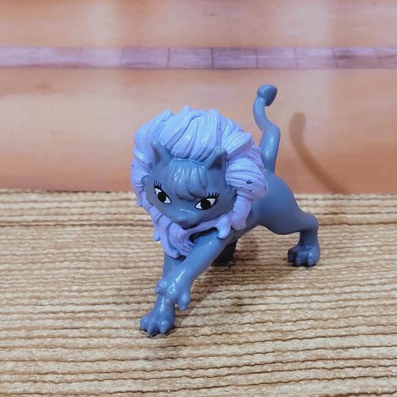 Monster High Clawdeen Wolf Freak du Chic Pet Crescent Cat Lion Purple 2" - Picture 1 of 5